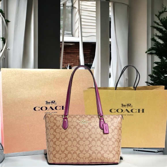 COACH Nwt Gallery Signature Canvas Tote with Coach shopping Bag & Box - Picture 11 of 11